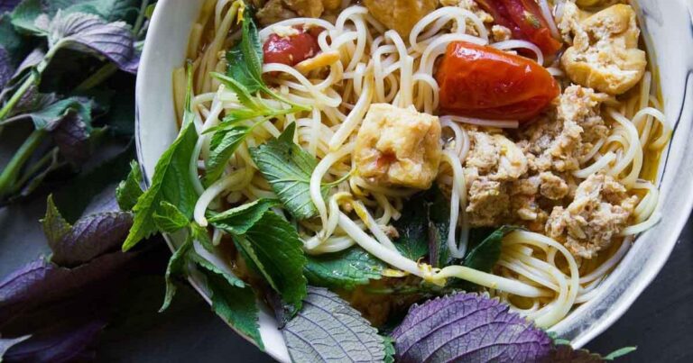 Vietnamese Crab Noodle Soup (Bún Riêu)