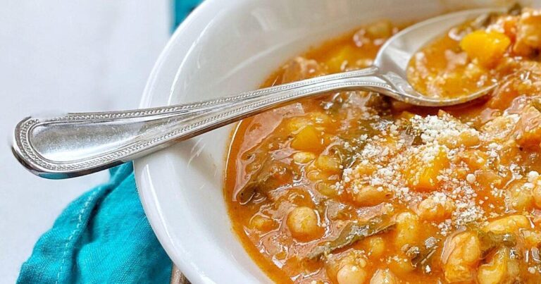 Easy and Healthy Chicken Sausage, White Bean and Kale Soup