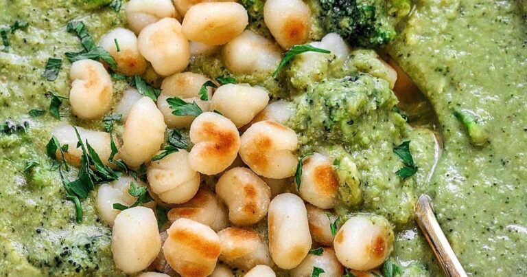 Creamy Pesto Broccoli Soup