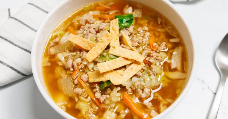 Healthy & Spicy Egg Roll Soup