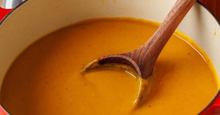 Pumpkin and Pepper Soup with Soda Bread