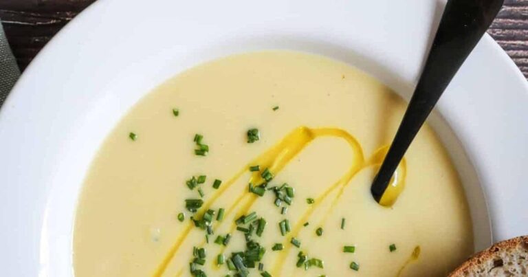 Best Ever Spinach, Carrot & Leek Soup