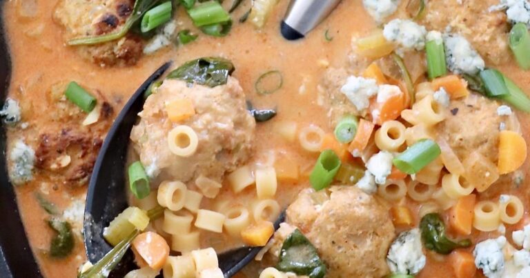 Creamy Buffalo Chicken and Cheddar Soup